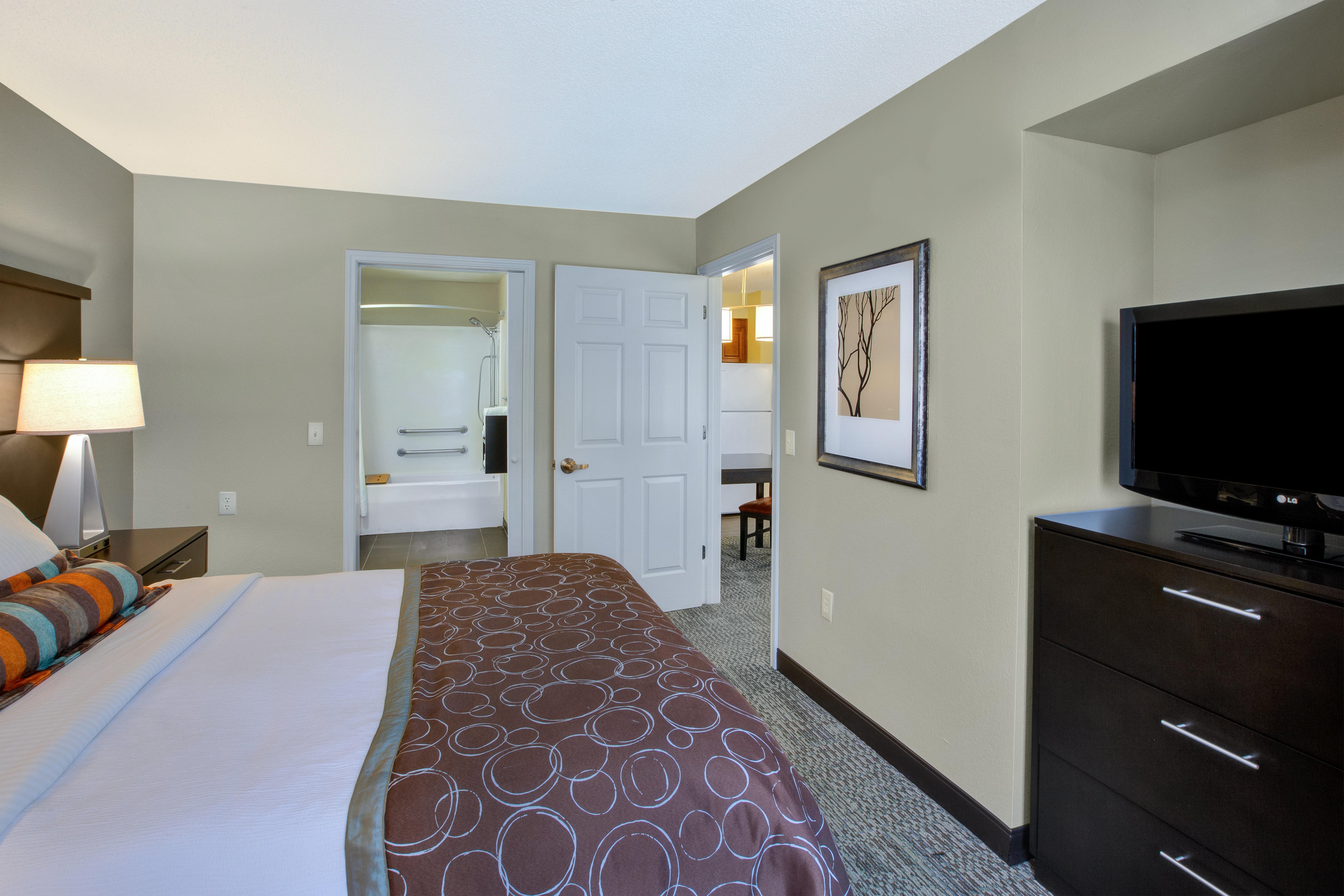Staybridge Suites Louisville - East By Ihg Экстерьер фото
